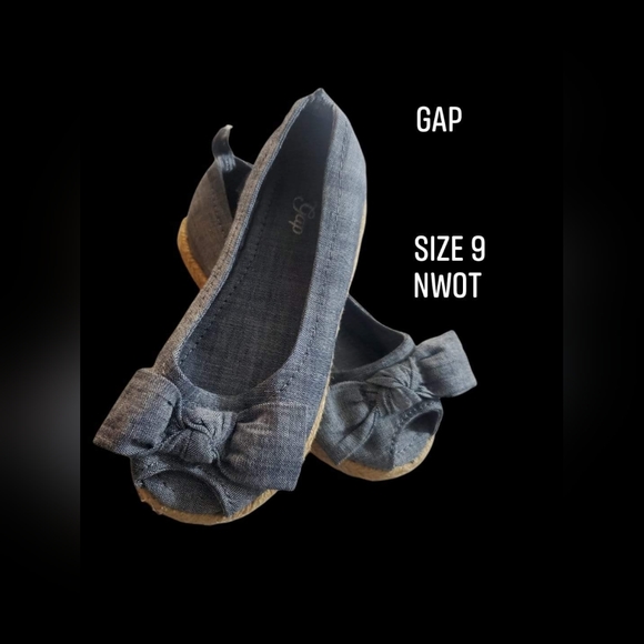 3 pair Gap size 9 toddler Footwear - Picture 1 of 3